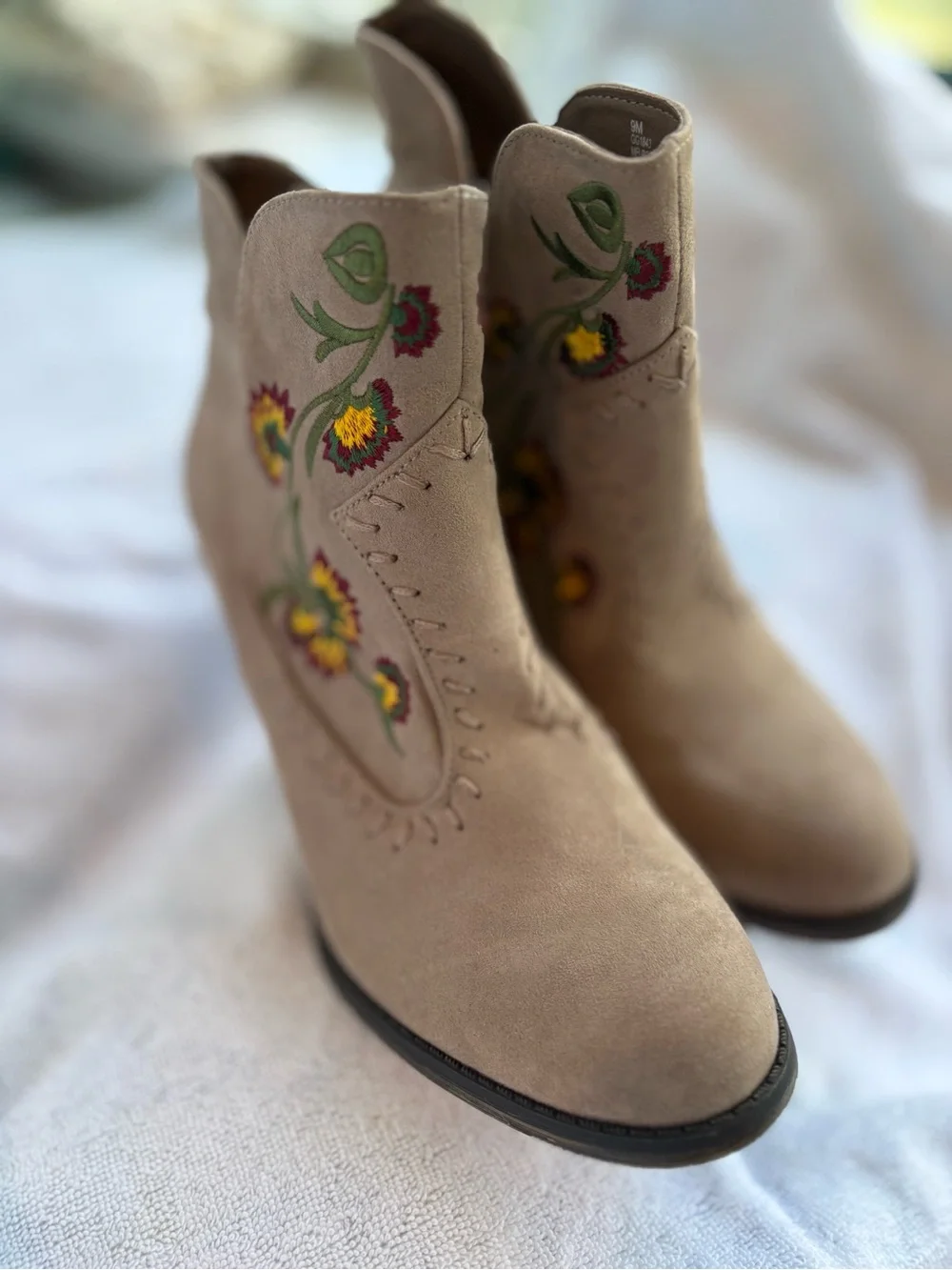 Embroidered Suede Ankle Boots - Taupe Zipper Size 9 low heel